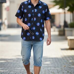 NASA all-over print button up 🚀
Size L — clean & ready to wear